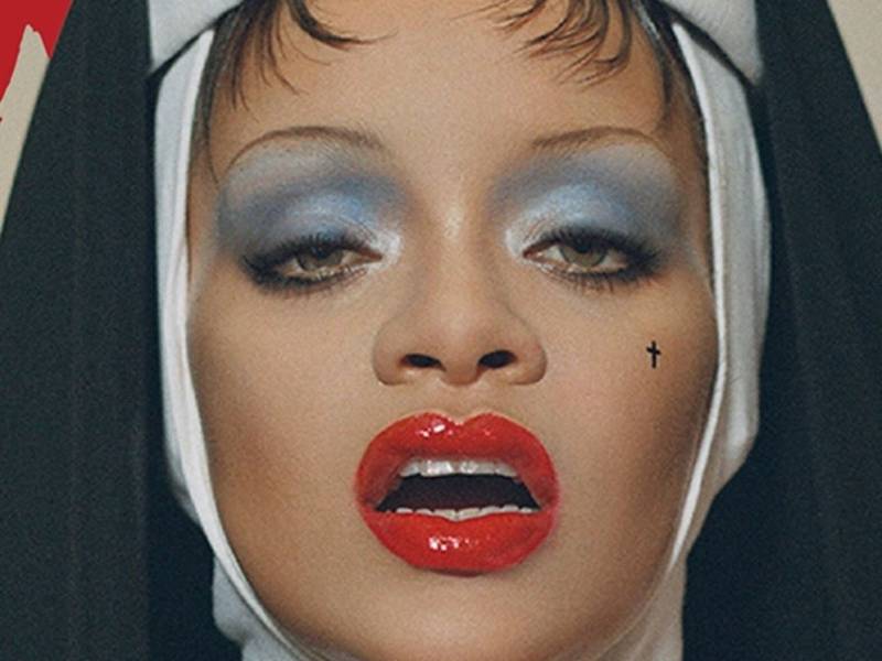 VIDEO. Controversia por el atrevido look de “monja cachonda” de Rihanna