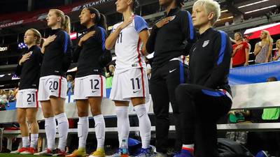 Futbolistas de Estados Unidos tendrán libertad de protestar contra el racismo