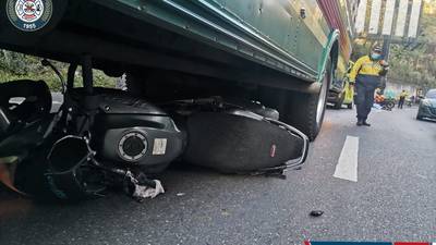 Motorista muere al ser atropellado en carretera a El Salvador