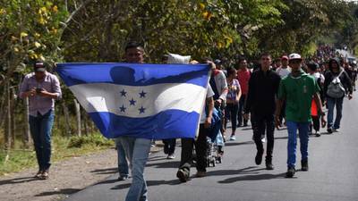 Instalan mesa de diálogo para atender eventual caravana de emigrantes hondureños