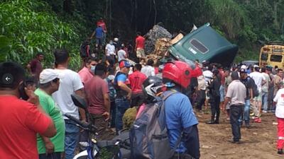 Tráiler, bus, tuctuc y dos vehículos livianos se accidentan en ruta a El Palmar