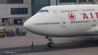 Dos aviones rozan sus alas en aeropuerto de Toronto