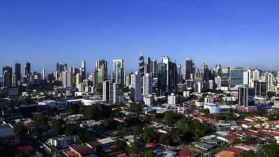 Panamá, a la espera de salir de la “lista negra” de paraísos fiscales