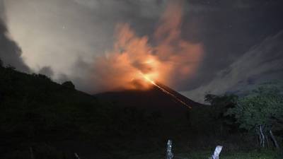 Volcán Pacaya registra explosiones de hasta 100 metros de altura