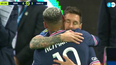 Video: el abrazo de Messi y Neymar en su debut con el PSG