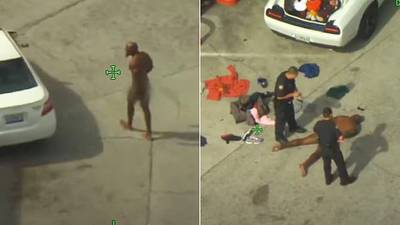 VIDEO. Hombre desnudo amenaza con machete a otro en intento de asalto