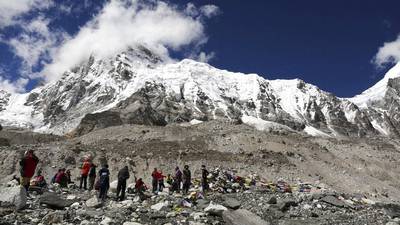Sherpa rompe récord de más escaladas del Everest
