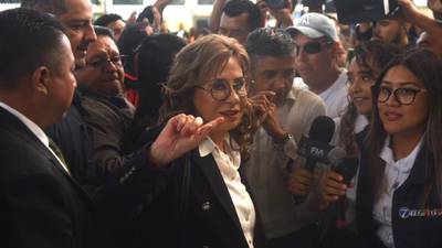 Sandra Torres emite su voto con el respaldo de vendedores de La Terminal