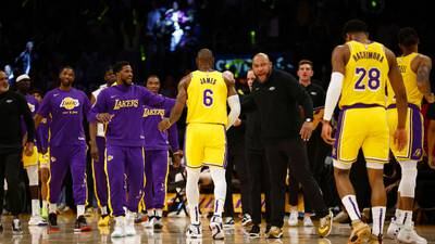 Lakers brillan y avanzan a las semifinales de Conferencia Oeste