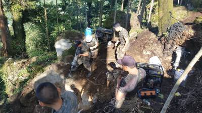 Ejército efectúa demolición de rocas para reducir riesgo de desprendimientos