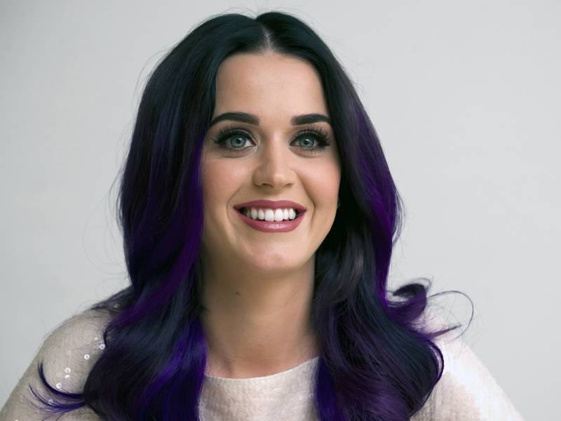 En ropa interior, Katy Perry muestra su cuerpo tras convertirse en mamá