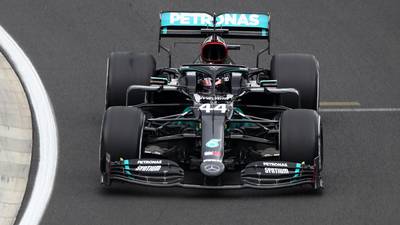 VIDEO. Hamilton brilla en las clasificaciones del GP de Hungría y le apunta a una nueva victoria