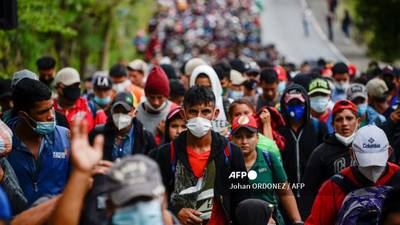 VIDEOS. Migrantes hondureños se enfrentan al Ejército en Chiquimula