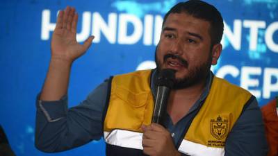 Gramajo anuncia retiro de pasarela y otras acciones por hundimiento en Villa Nueva