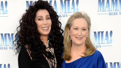 Se hace viral el beso en la boca de Cher y Meryl Streep en la premier de &#34;Mamma Mia!&#34;