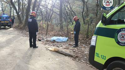 Hombre es localizado muerto en ruta a San Juan Sacatepéquez