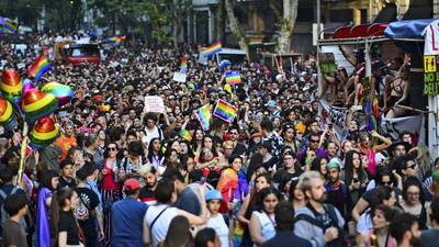 Multitudinaria marcha por el Orgullo en el centro de Buenos Aires