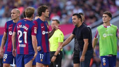 El FC Barcelona enfrenta el desafío de mantener el liderato por primera vez