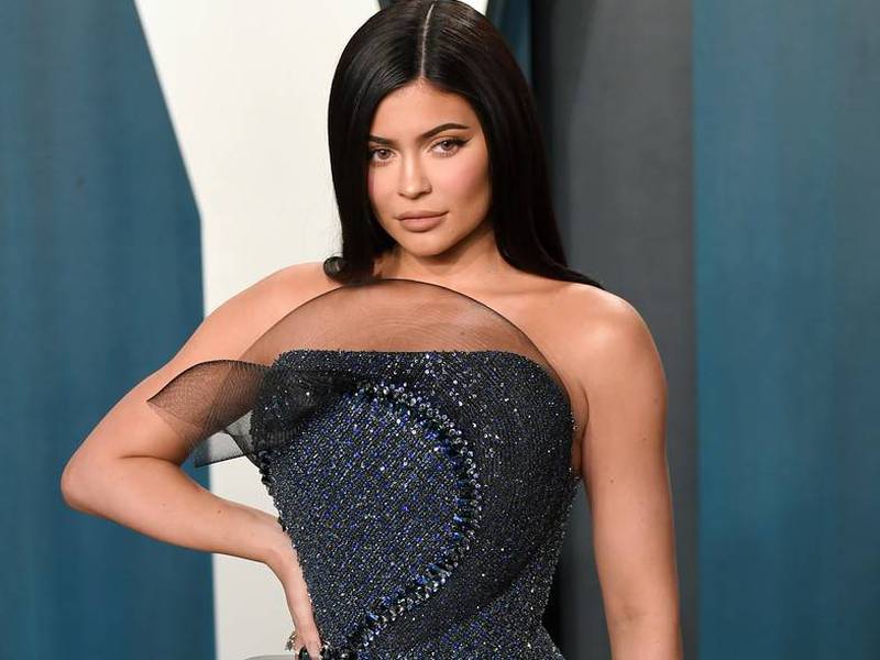 Kylie Jenner hace zoom a sus atributos y revela la estrías en sus senos