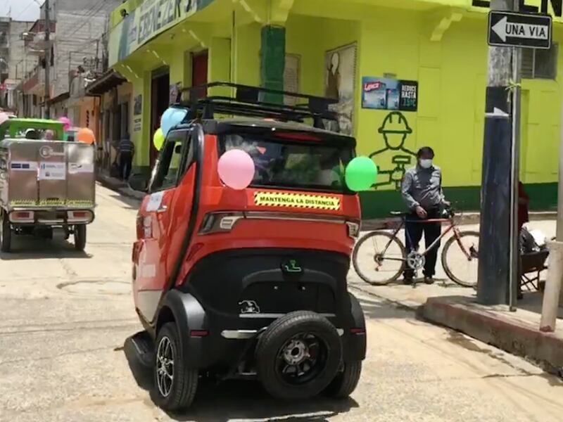 Impulsan tuc tucs eléctricos en San juan Comalapa