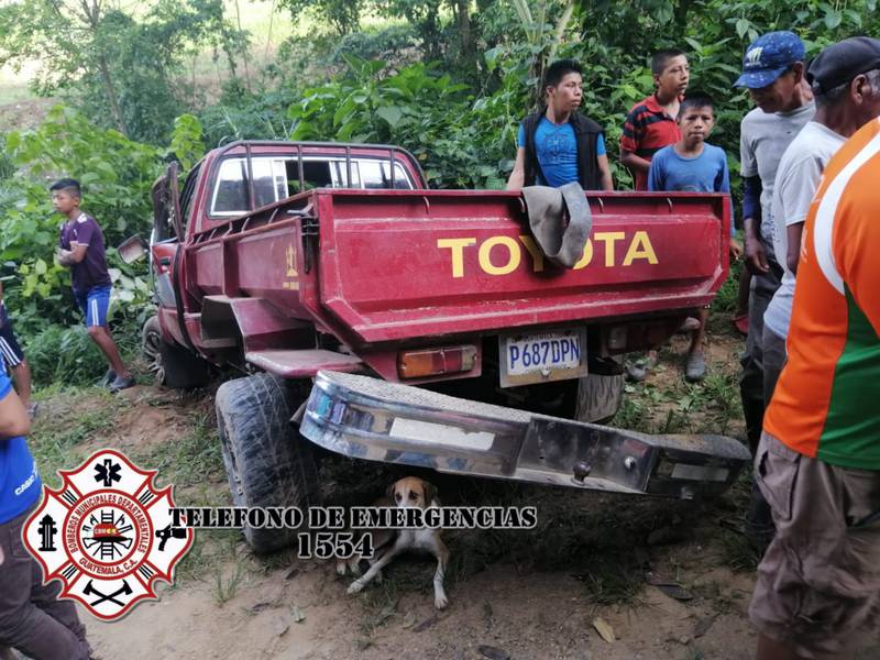Dos fallecidos y varios heridos por accidente de tránsito en Alta Verapaz
