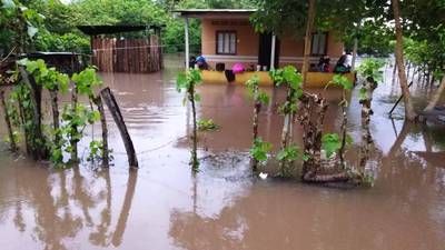 Inundaciones y deslizamientos dejan más de 30 mil afectados