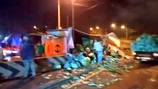 Camión que trasladaba verduras volcó en el puente San Cristóbal zona 11