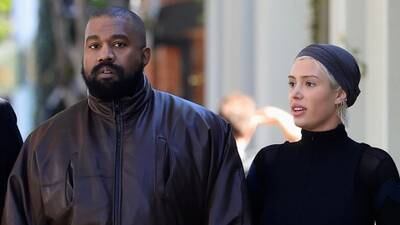 Tachan de inmoral a esposa de Kanye West por andar casi desnuda en la calle