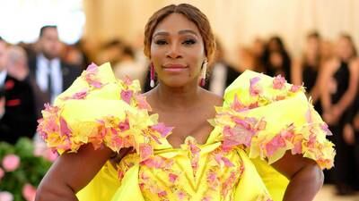 Serena Williams desata furor al usar leche materna como tratamiento de belleza