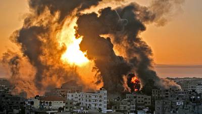 Desolación y temor entre escombros y casas reducidas a polvo en Gaza por los ataques israelíes