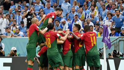 ¡Portugal está en octavos de final! Un doblete de Fernandes complica a Uruguay