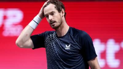Dejan sin zapatos y anillo de bodas al tenista Andy Murray