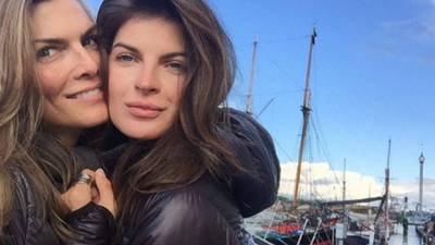 Tras 5 años de relación, Montserrat Oliver se compromete con su novia Yaya Kosikova