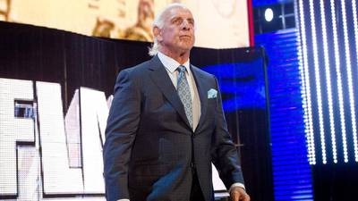 Leyenda de la WWE es hospitalizado e inducido a estado de coma