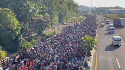 Nueva caravana migrante avanza en Chiapas