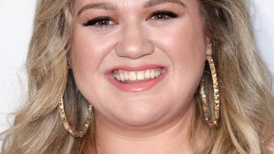 Kelly Clarkson confiesa haber pensado en suicidarse cuando era muy delgada
