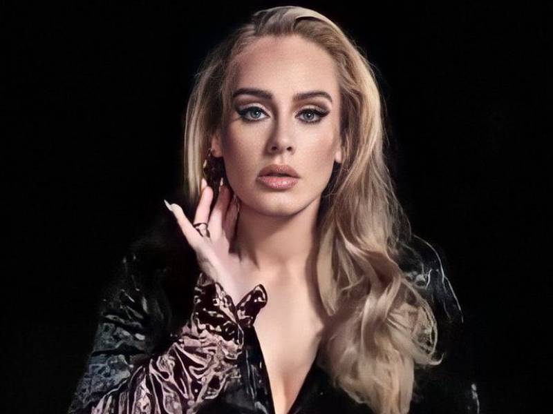 Adele luce su espectacular figura en doble portada para Vogue