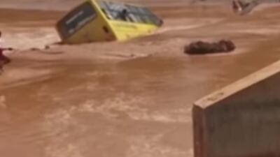 VIDEO. Unas 23 personas murieron ahogadas por imprudencia de piloto de bus