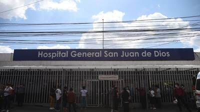 Gerente de “elPeriódico” espera a un juez en el Hospital General