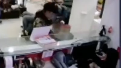 Video revela cómo fue el asalto en una agencia bancaria de zona 11