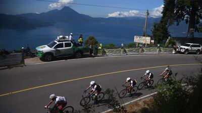 EN IMÁGENES. Las hermosas postales del paso de la Vuelta en los aledaños del Lago de Atitlán