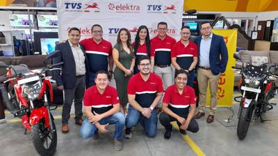 Elektra Guatemala celebra la llegada de la marca de motocicletas TVS