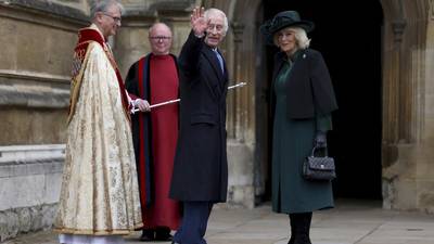Después de una larga ausencia, el Rey Carlos III aparece en la misa de Pascua