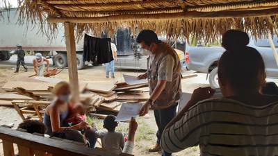 Hondureños que viajaban en caravana piden refugio en Guatemala