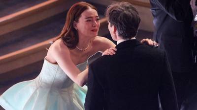 Oscar 2024: Entre lágrimas Emma Stone le confiesa a los asistentes un “secreto”