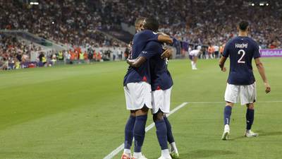 Mbappé y Dembélé se estrenan con el PSG empatando ante Toulouse