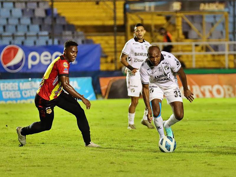 Deportivo Zacapa le pega un gran susto a Comunicaciones