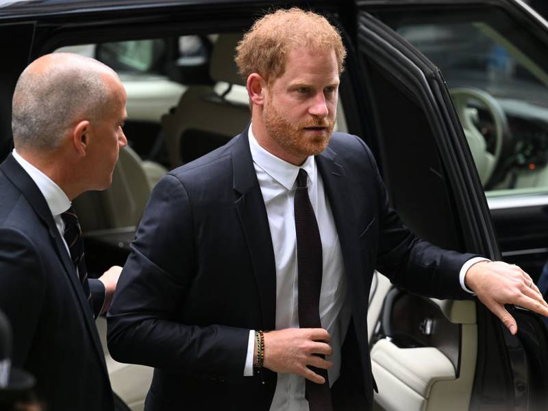 Príncipe Harry declara ante tribunal y explica su “sufrimiento” por artículos de diario sensacionalista