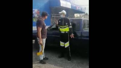 VIDEO. Agente de la PMT sufre agresión por parte de automovilista