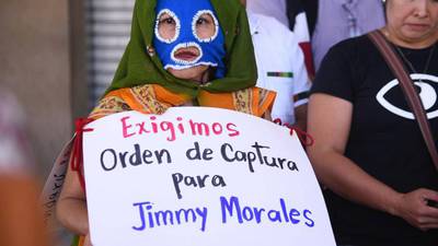 VIDEO. Activistas exigen orden de captura contra Jimmy Morales